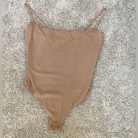 SKIMS Cami Bodysuit | Clay - Picture 4 of 10